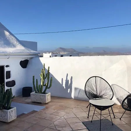 Casa Lupe. Art-inspired Courtyard House In Semesterbostad *