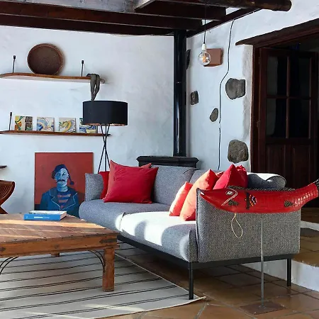 Casa Lupe. Art-inspired Courtyard House In Сasa de vacaciones Teguise (Lanzarote)